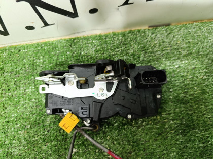 Замок двери передней левой E85