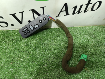 Кнопка стеклоподьемника передняя левая E85