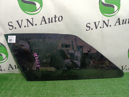 Стекло багажника левое 