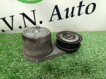 Натяжитель ремня 