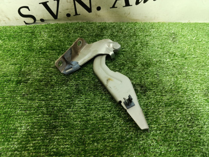 Петля капота правая GA3W