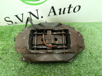 Суппорт передний правый 7L6