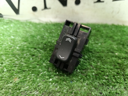 Кнопка стеклоподъемника 