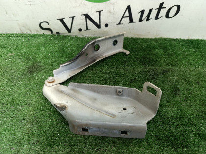 Петля капота левая 