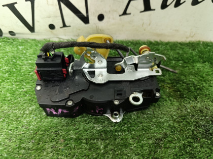 Замок двери задней правой 