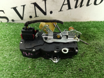 Замок двери задней левой 