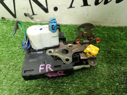 Замок двери передней правой GMT360