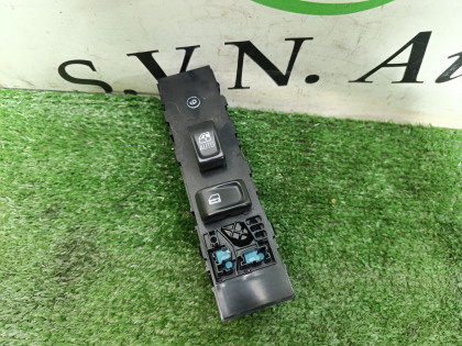 Кнопка стеклоподъемника передняя правая GMT360