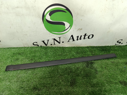 Молдинг стекла двери задний правый GMT360