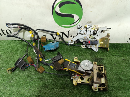 Замок двери задней левой TCR10