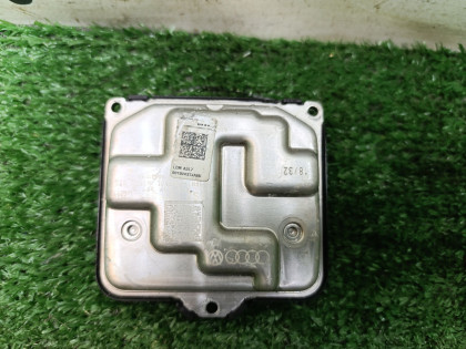 Блок управления фарой 8VCXS