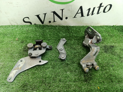 Ролик двери задней левой MCR40