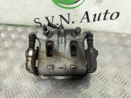 Суппорт передний правый KY51