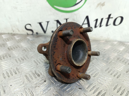 Ступица передняя правая GRS200