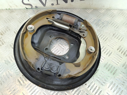 Колодки стояночного тормоза правая сторона TB17