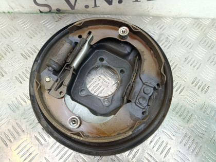 Колодки стояночного тормоза левая сторона TB17