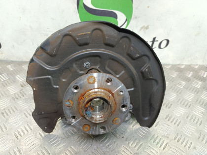 Ступица передняя правая 8VCXS