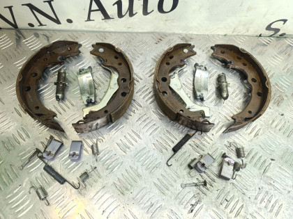 Колодки стояночного тормоза комплект на две стороны ZN6