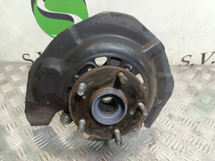 Ступица передняя правая MCR40