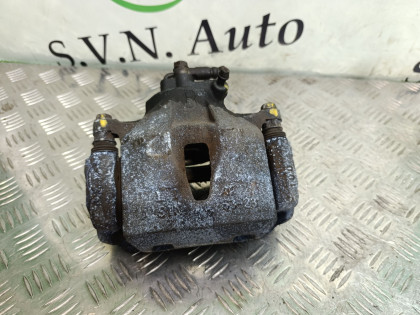 Суппорт передний левый MCR40