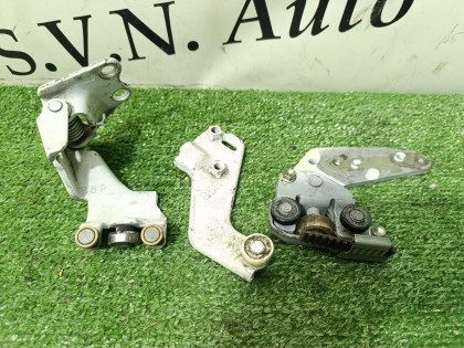 Ролик двери задней правой ACR50