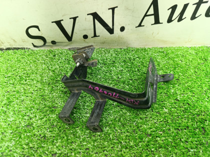 Кронштейн противотуманной фары правый RB1