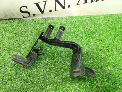 Кронштейн противотуманной фары правый RB1