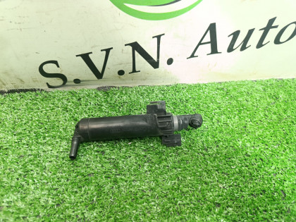 Форсунка омывателя фары левая 8K2