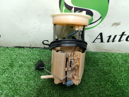 Насос топливный CV5W