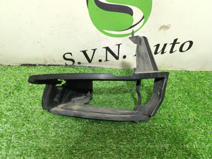 Кронштейн противотуманной фары левый ACM21