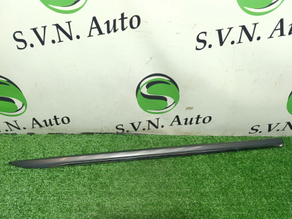 Молдинг двери передней правой GRS191