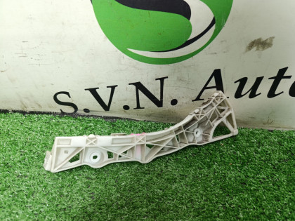 Кронштейн заднего бампера правый BK5P