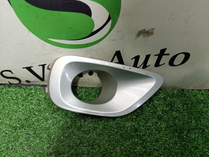 Накладка противотуманной фары правая BP5