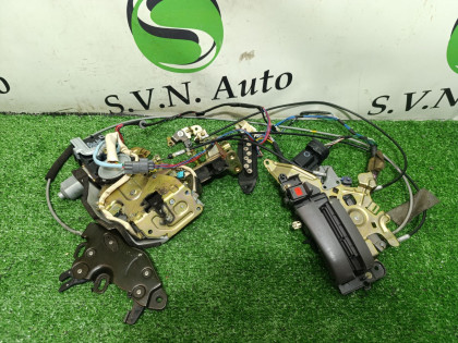 Замок двери задней левой ACR30