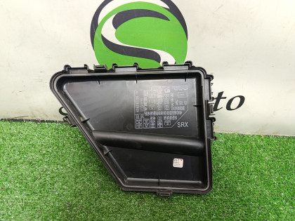 Крышка блока предохранителей 