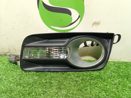 Накладка противотуманной фары левая ER3P