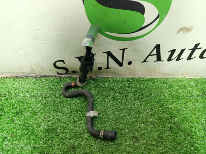 Форсунка омывателя фары правая UVF46