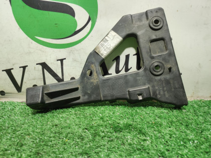 Кронштейн переднего бампера правый 4FBDX