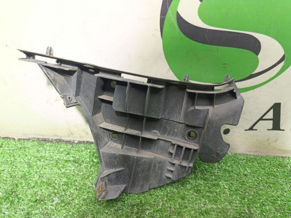 Кронштейн переднего бампера правый BW