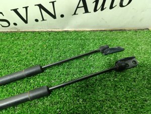 Амортизатор двери багажника (пара) TOYOTA ISIS ZGM10 2011