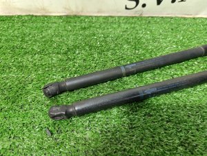 Амортизатор двери багажника (пара) TOYOTA ISIS ZGM10 2011