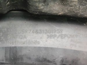 Подкрылок передний правый VOLVO V40 OEM 31265974 MW 2014