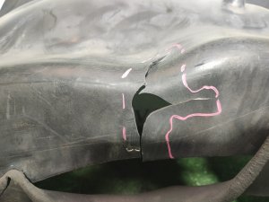 Подкрылок передний правый HUMMER H3 2007