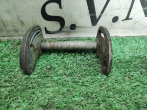 Болт регулировочный (правый) HUMMER H3