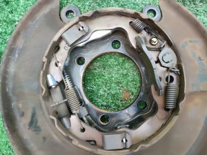 Щиток тормозного диска задний правый NISSAN X-TRAIL DNT31 2010