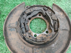 Щиток тормозного диска задний правый NISSAN X-TRAIL DNT31 2010