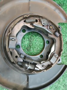 Щиток тормозного диска задний левый NISSAN X-TRAIL DNT31 2010