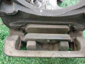 Суппорт тормозной задний левый под диск 315 мм MAZDA ATENZA GG3P 2005