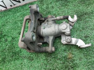 Суппорт тормозной задний левый под диск 315 мм MAZDA ATENZA GG3P 2005