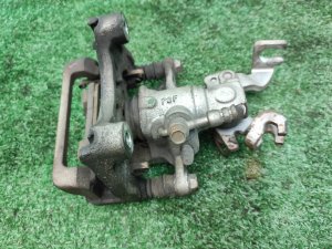 Суппорт тормозной задний правый под диск 315 мм MAZDA ATENZA GG3P 2005